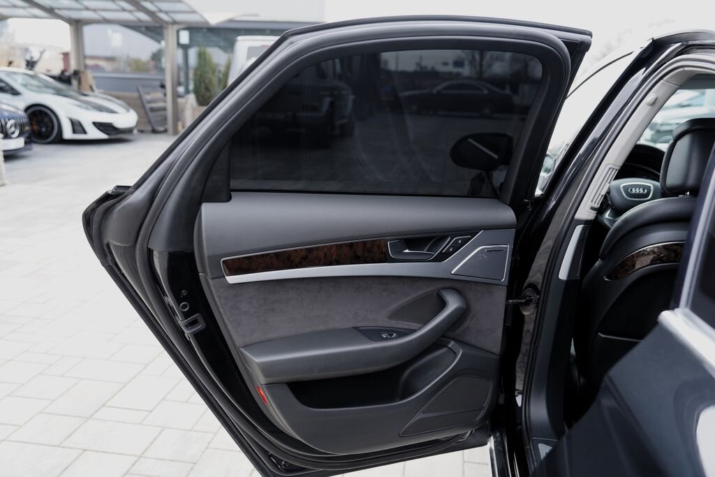 Audi A8 Sedan / Limuzína 3,0 l 213 kw