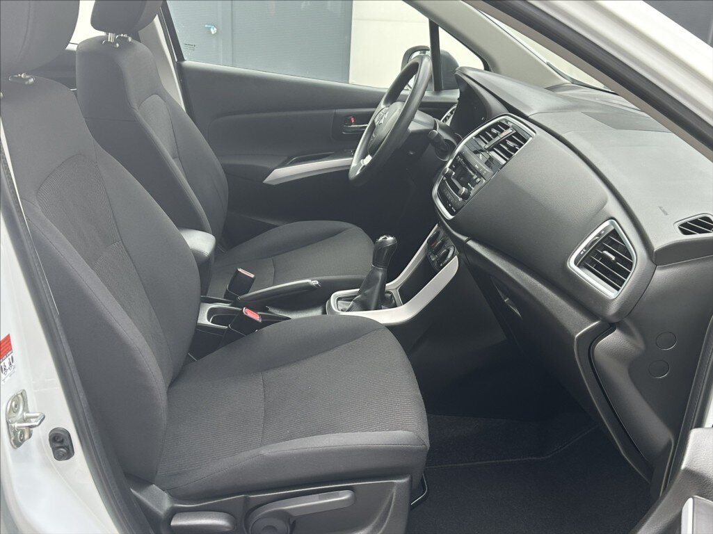 Suzuki S-Cross Hatchback 998,0 82 kw