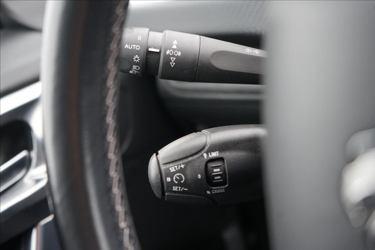 Peugeot 2008 SUV / Terénní 1,2 l 81 kw