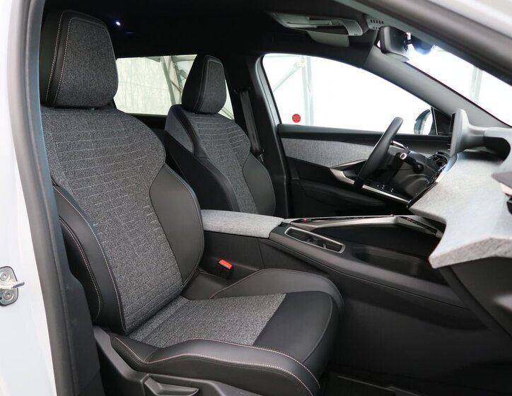 Peugeot 5008 SUV / Terénní 1,2 l 100 kw