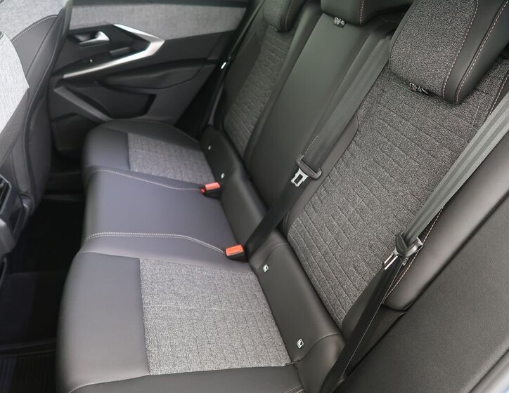 Peugeot 3008 SUV / Terénní 1,2 l 100 kw