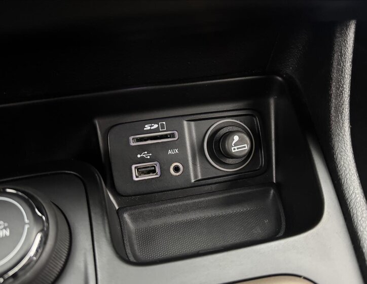 Jeep Cherokee SUV / Terénní 2,0 l 103 kw