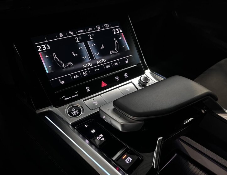 Audi Q8 e-tron SUV 0,0 300 kw