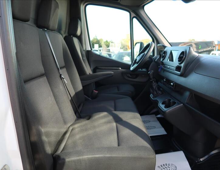 Mercedes-Benz Sprinter 13