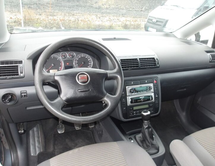 Volkswagen Sharan Kombi 2,0 l 103 kw