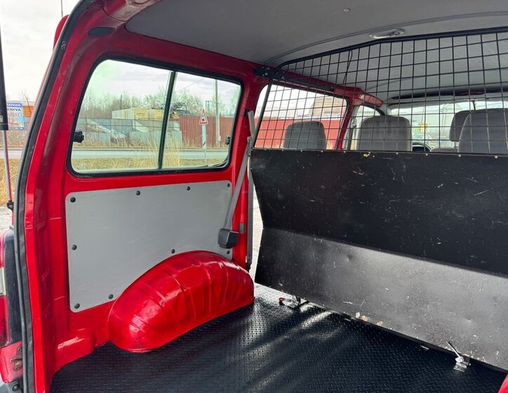 Toyota Hi-Ace Skříň 2,4 l 55 kw