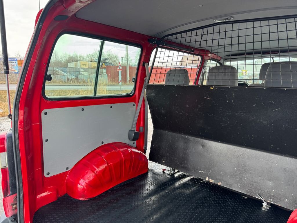 Toyota Hi-Ace Skříň 2,4 l 55 kw