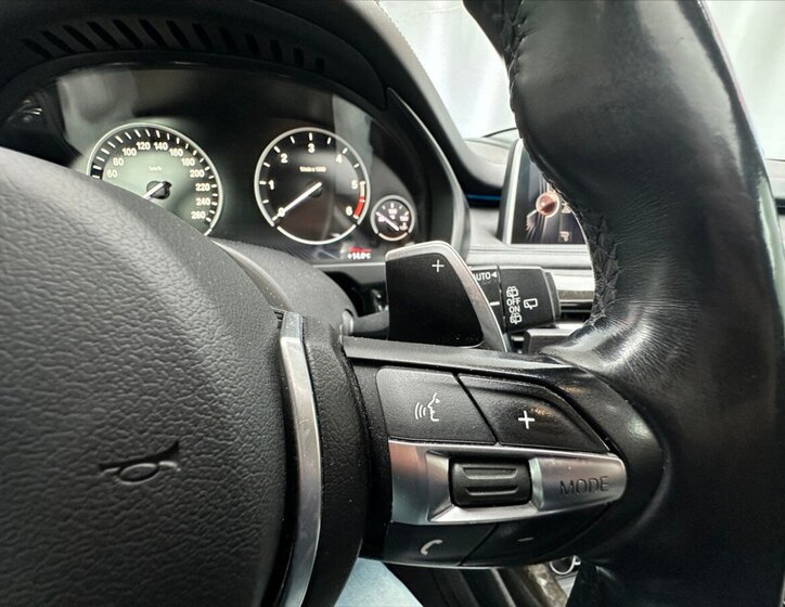 BMW X5 Kombi 3,0 l 280 kw