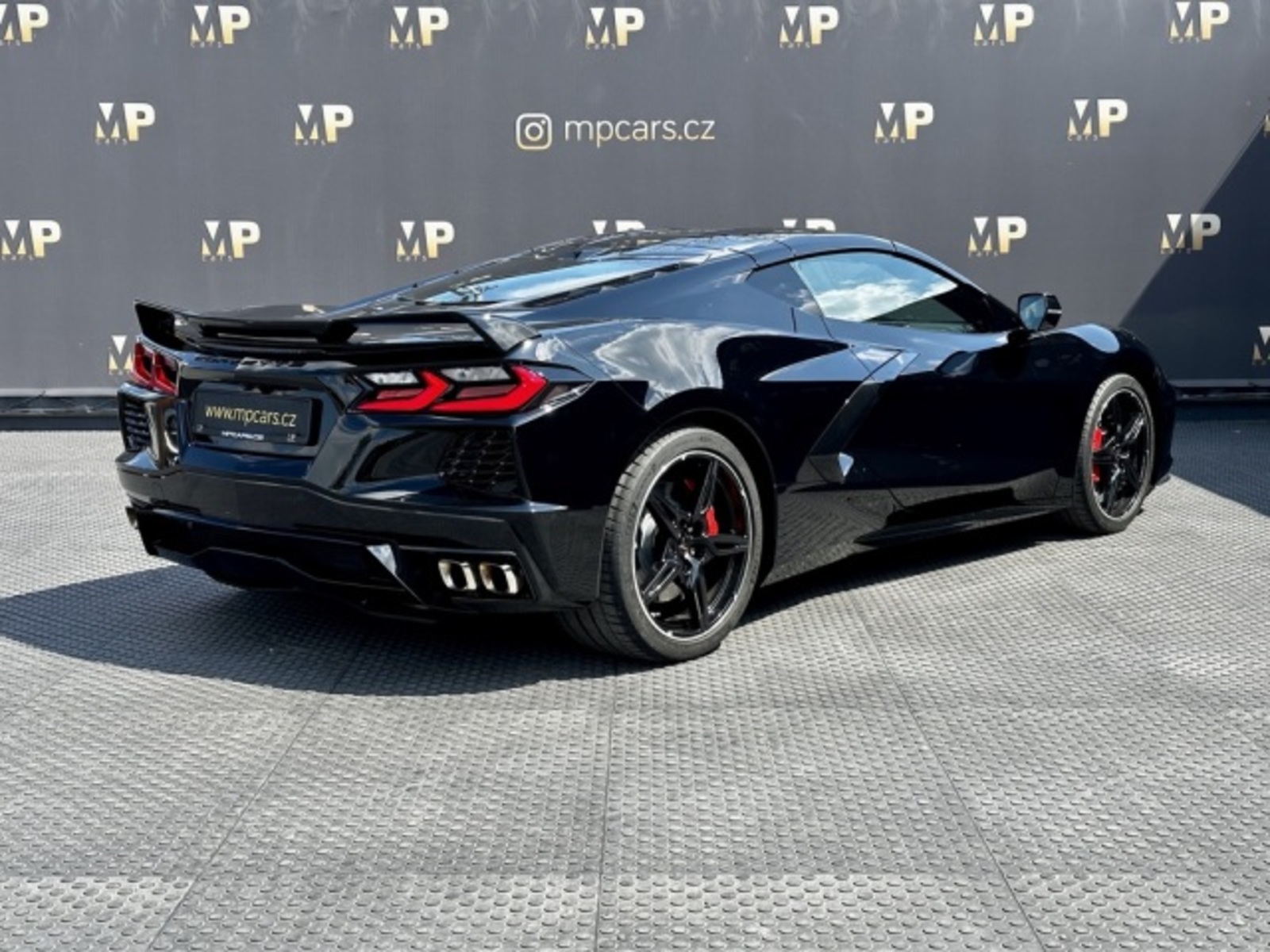 Chevrolet Corvette 4