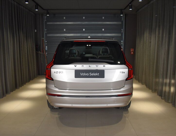 Volvo XC90 SUV / Terénní 2,0 l 228 kw
