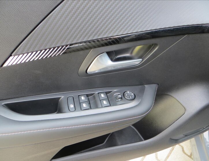 Peugeot 208 Hatchback 1,2 l 74 kw