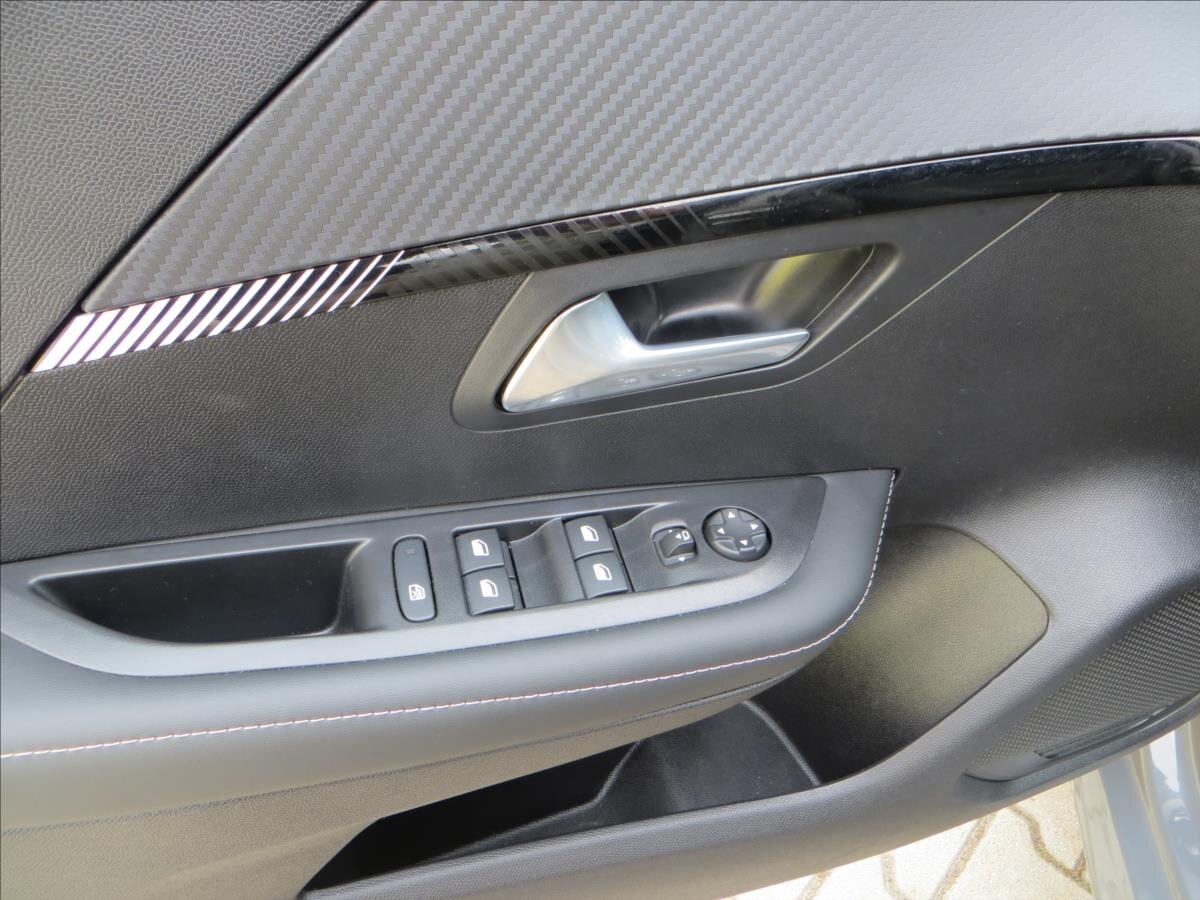 Peugeot 208 Hatchback 1,2 l 74 kw