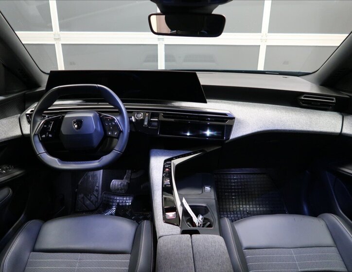 Peugeot 3008 SUV 1,2 l 100 kw