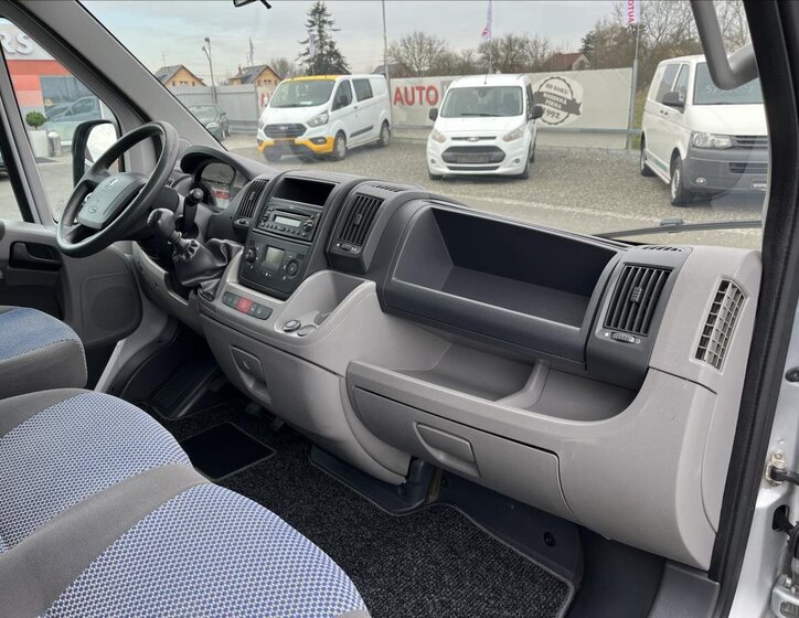 Peugeot Boxer Kombi 2,2 l 88 kw