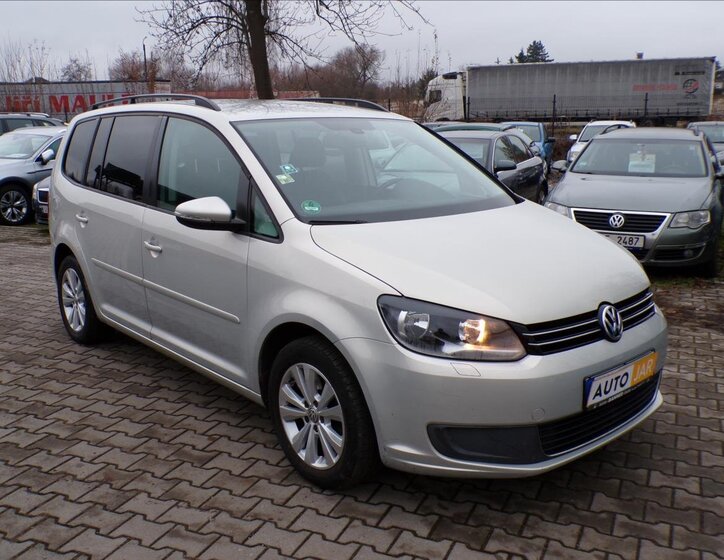 Volkswagen Touran 1