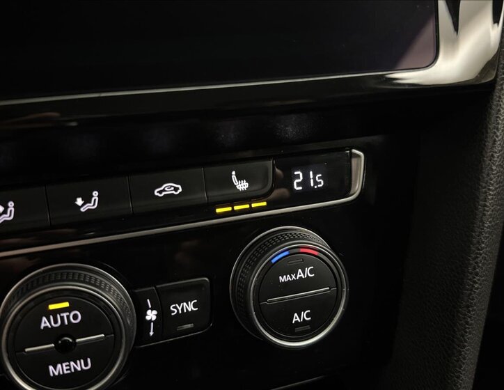 Volkswagen Passat 25