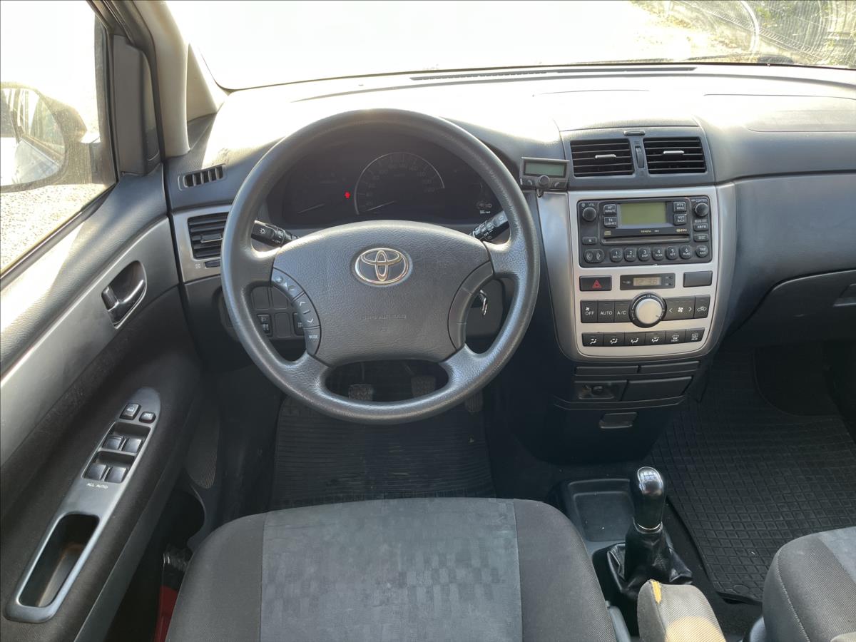Toyota Avensis Verso