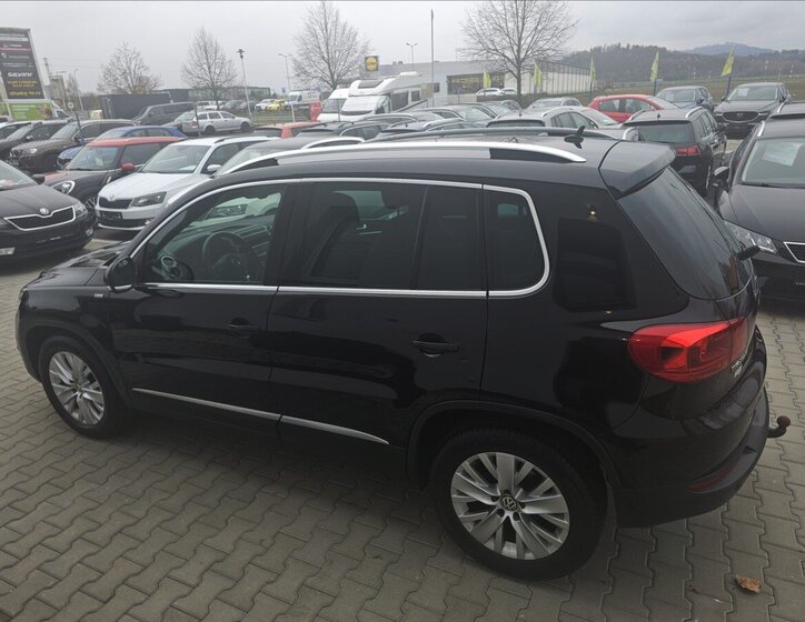Volkswagen Tiguan 9