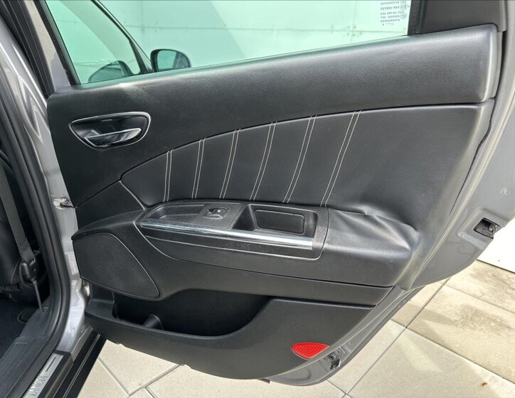 Lancia Delta Hatchback 1,6 l 88 kw