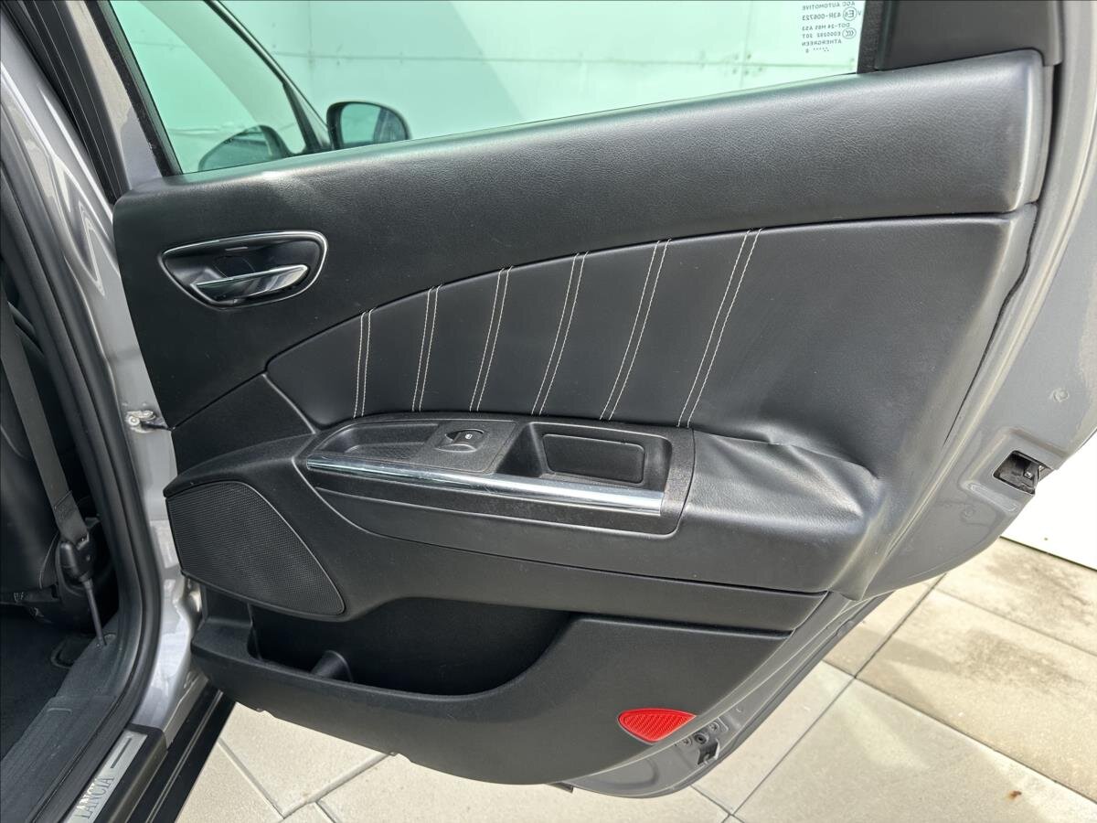 Lancia Delta Hatchback 1,6 l 88 kw