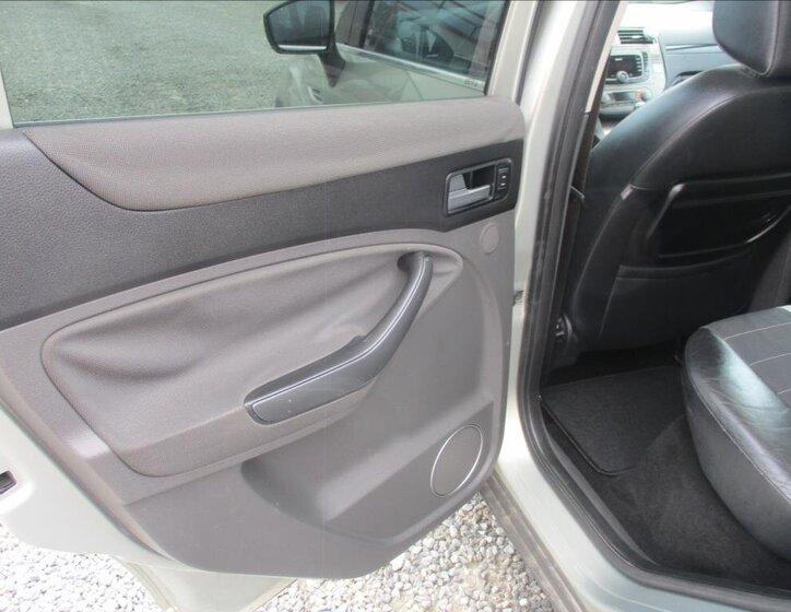 Ford Kuga SUV / Terénní 2,0 l 100 kw