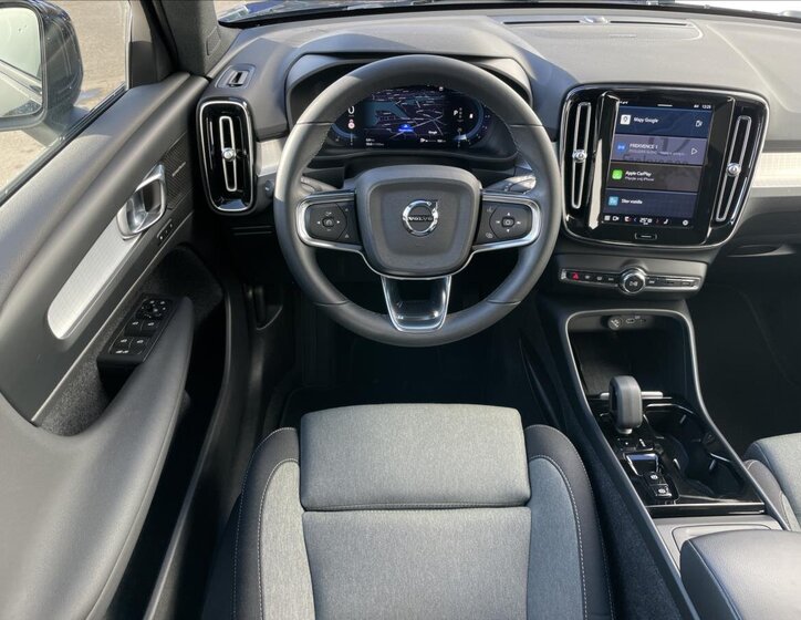Volvo XC40 SUV / Terénní 2,0 l 145 kw