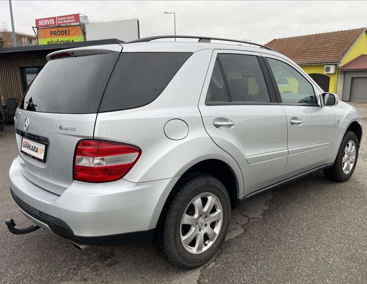 Mercedes-Benz Třídy M SUV / Terénní 3,5 l 200 kw