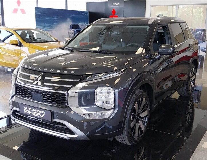 Mitsubishi Outlander 1