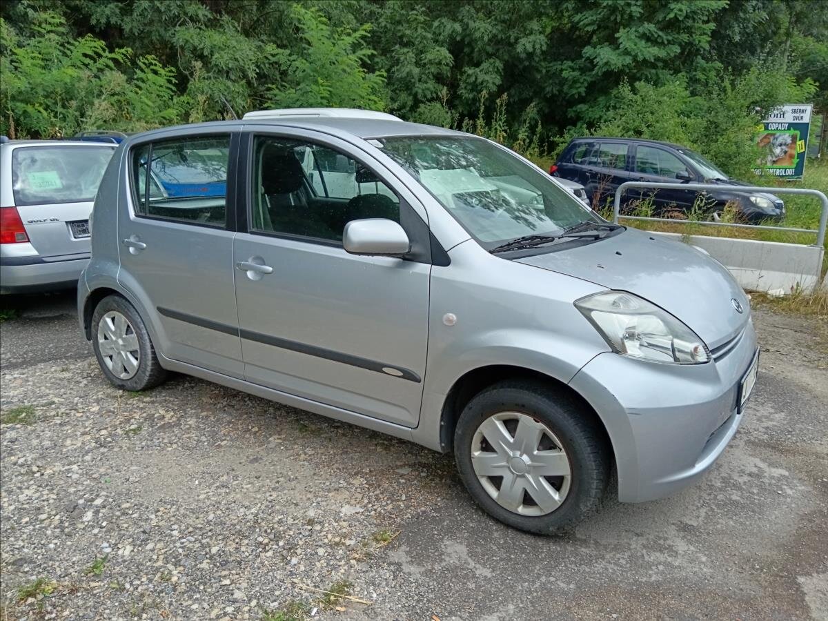 Daihatsu Sirion Hatchback 998,0 51 kw