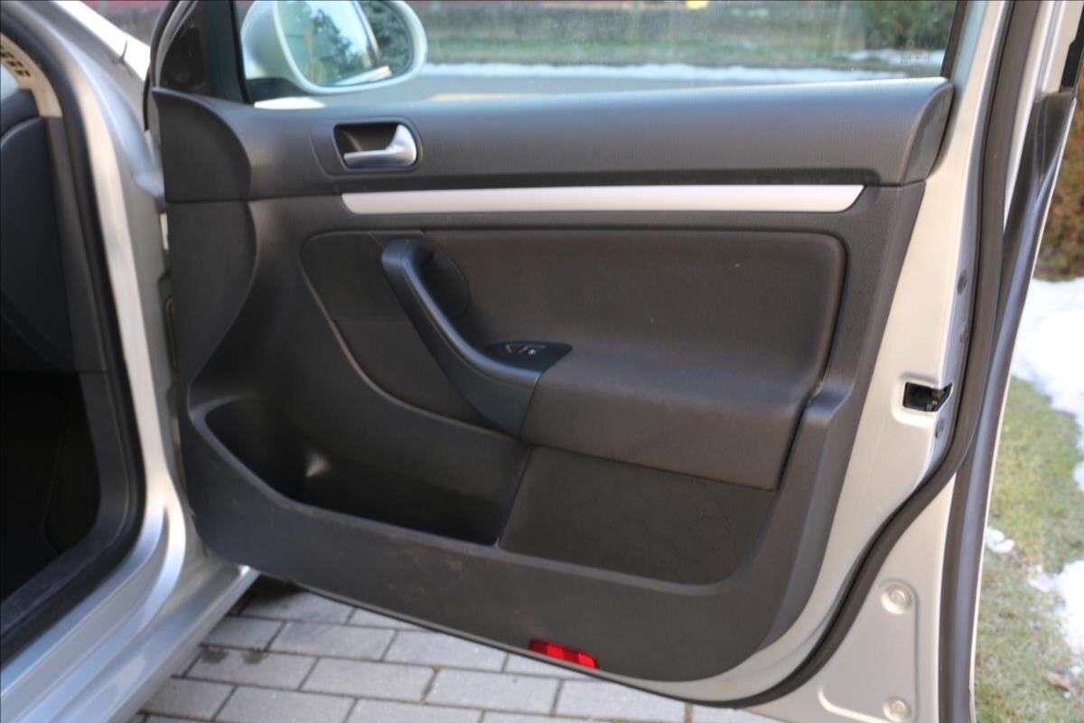 Volkswagen Golf Kombi 1,6 l 77 kw