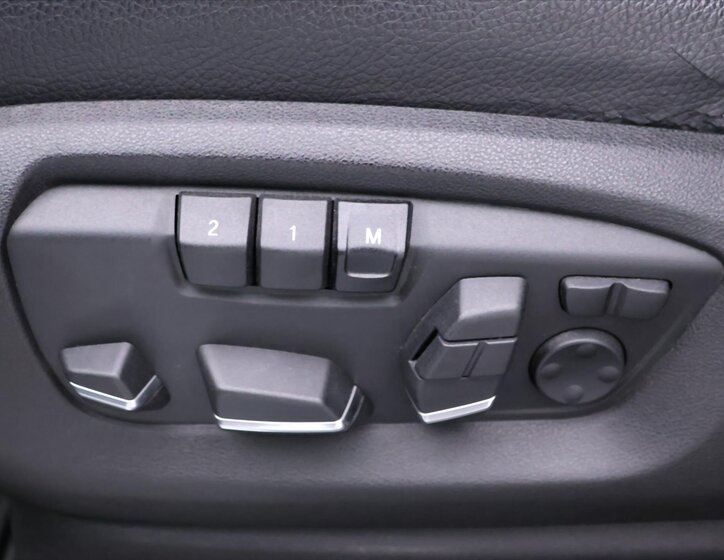 BMW X5 SUV / Terénní 3,0 l 230 kw