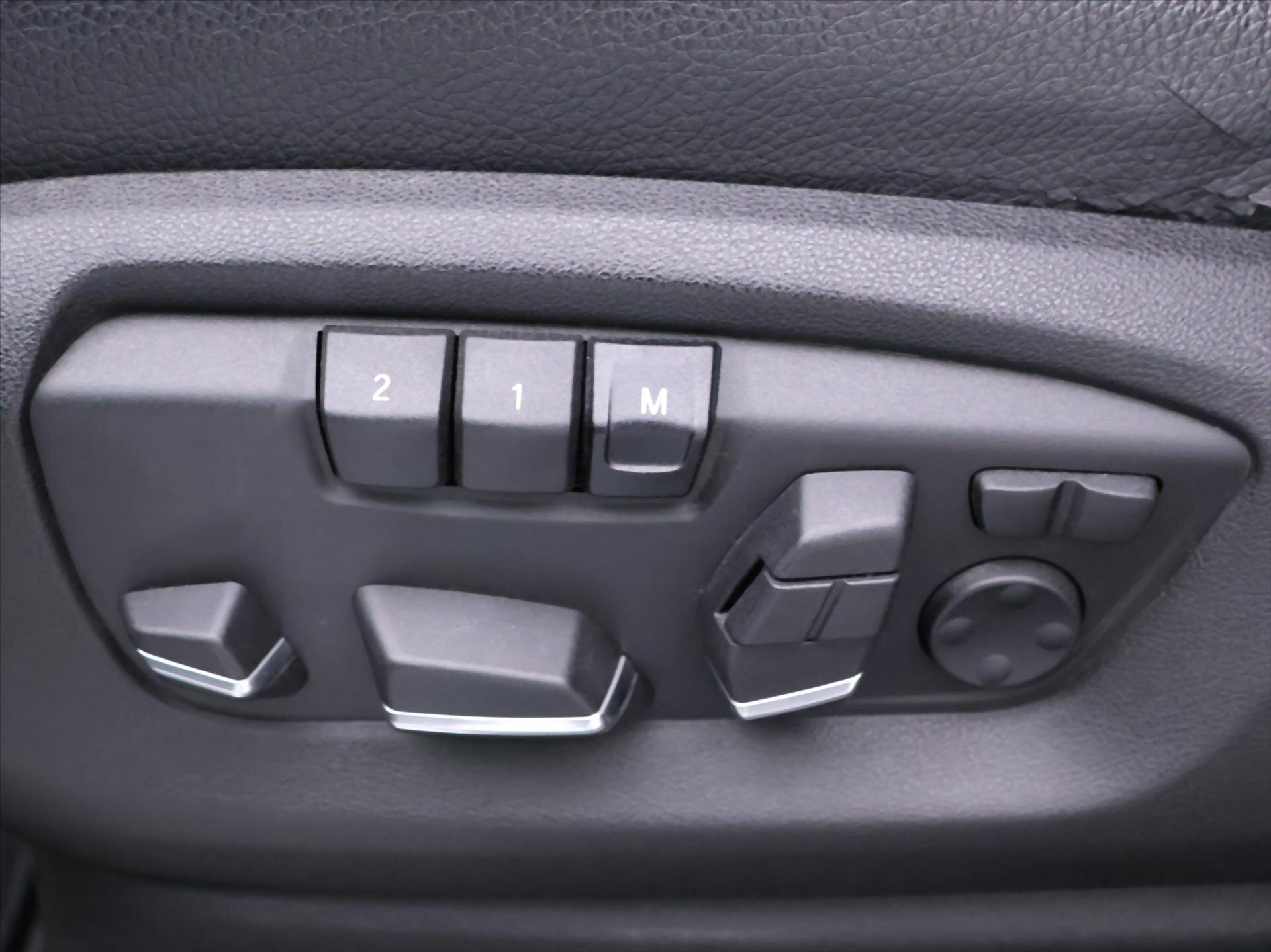 BMW X5 SUV / Terénní 3,0 l 230 kw