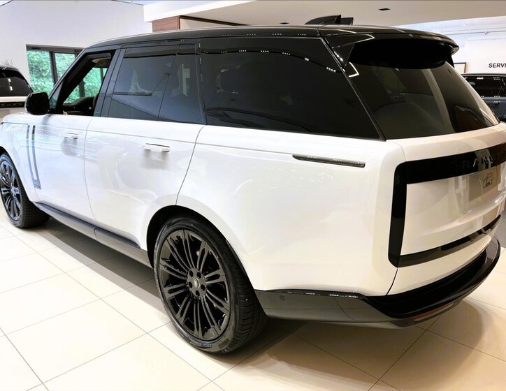 Land Rover Range Rover SUV 4,4 l 390 kw