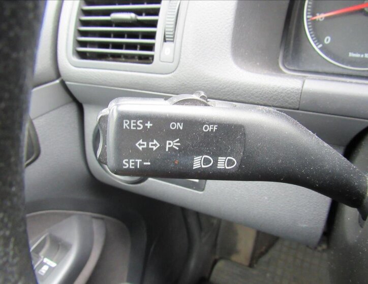 Volkswagen Touran Kombi 1,6 l 75 kw