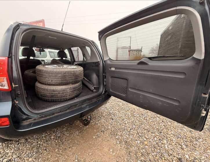 Toyota RAV4 SUV / Terénní 2,2 l 130 kw