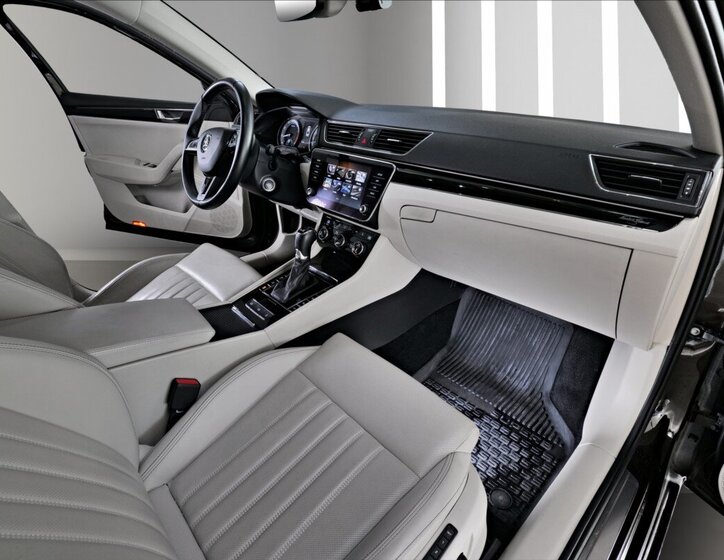 Škoda Superb Sedan / Limuzína 2,0 l 200 kw