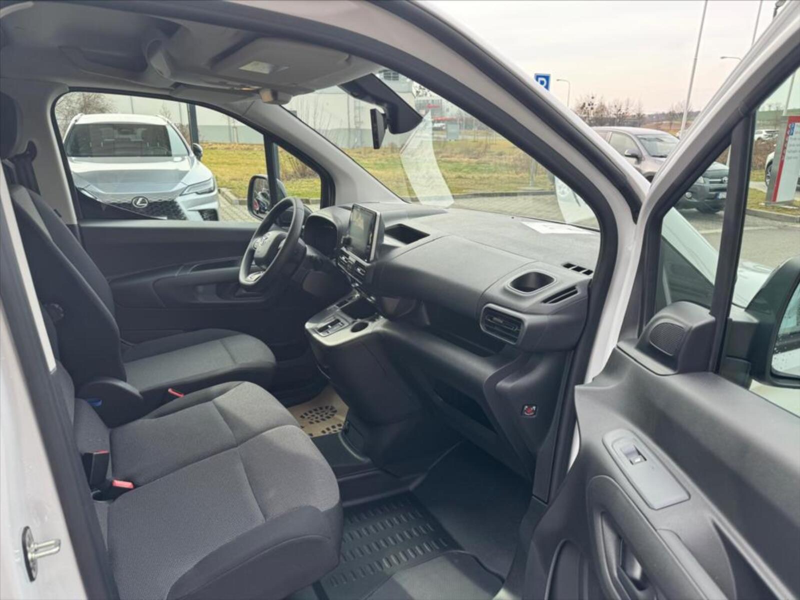 Toyota ProAce City 12