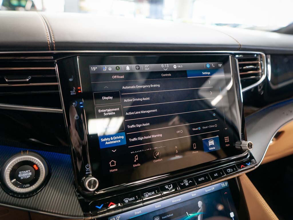 Jeep Grand Wagoneer SUV 6,4 l 351 kw