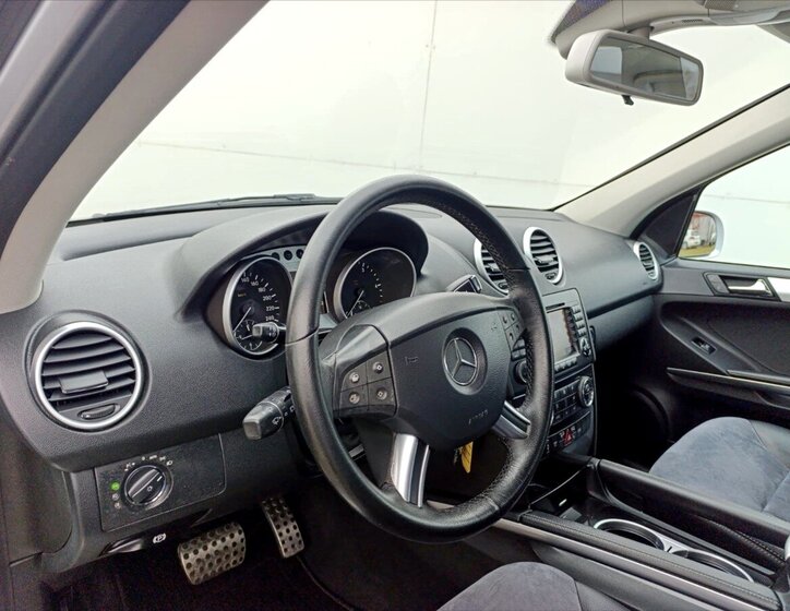 Mercedes-Benz Třídy M SUV / Terénní 3,0 l 165 kw