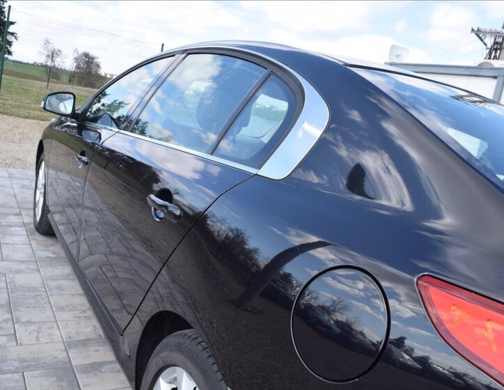 Renault Latitude Sedan / Limuzína 2,0 l 110 kw