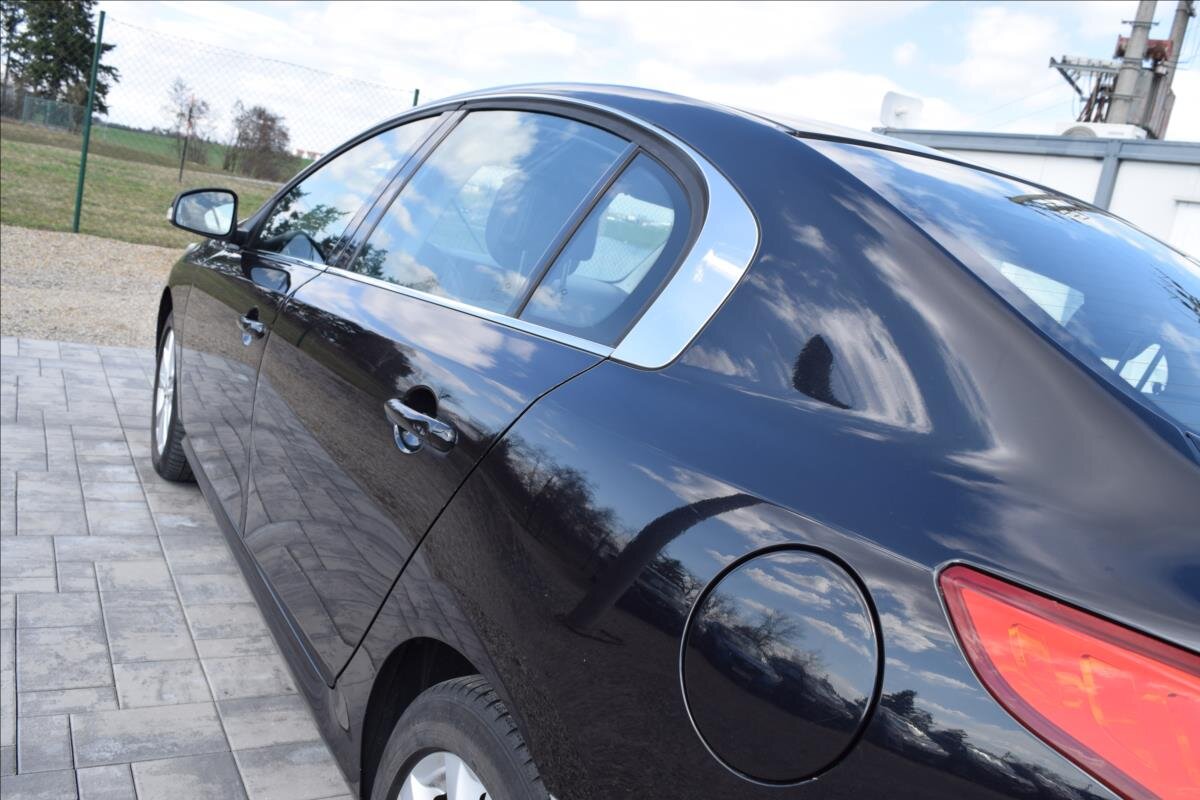 Renault Latitude Sedan / Limuzína 2,0 l 110 kw