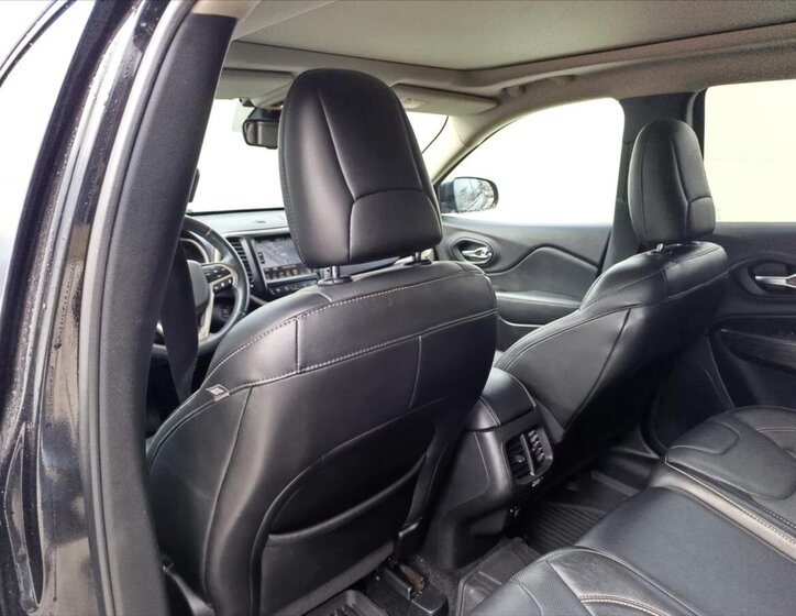 Jeep Cherokee SUV 3,2 l 200 kw