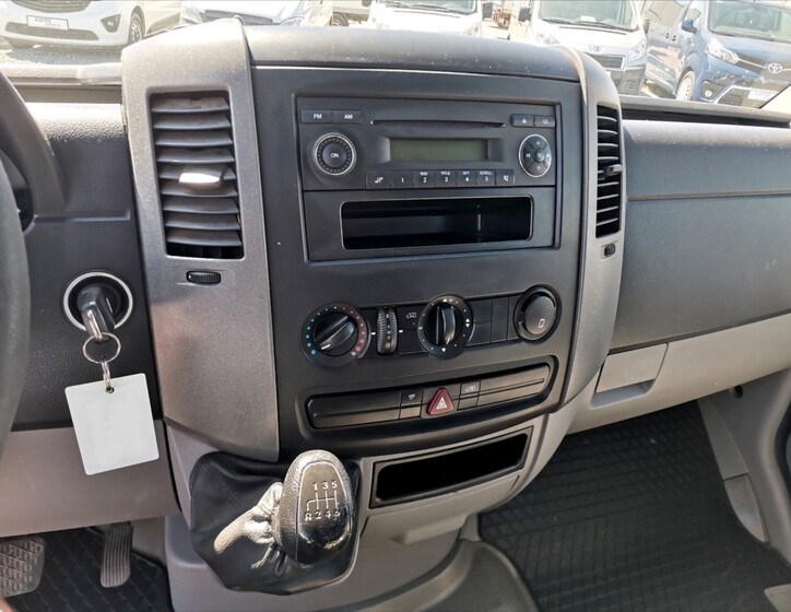 Volkswagen Crafter 9