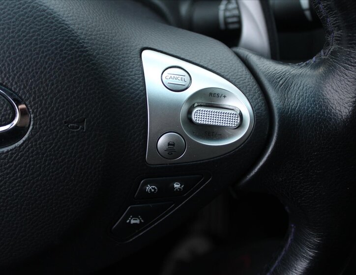 Infiniti QX70 SUV 3,0 l 175 kw