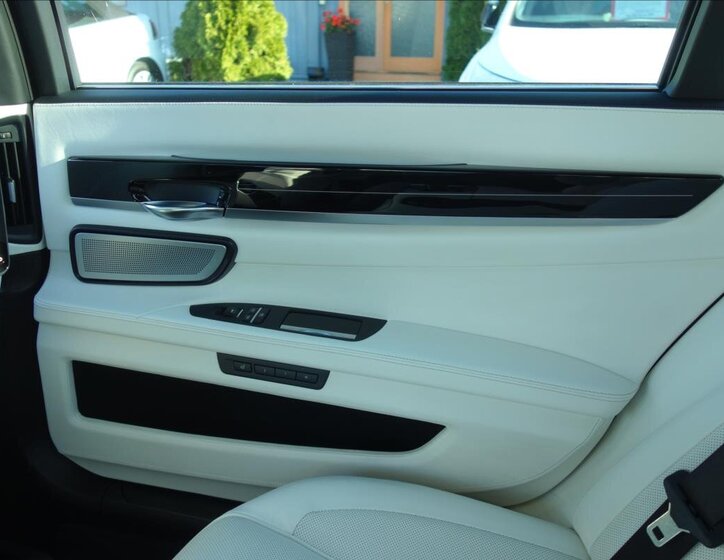 BMW Řada 7 Sedan 4,4 l 330 kw