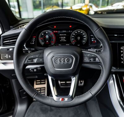 Audi Q7 6