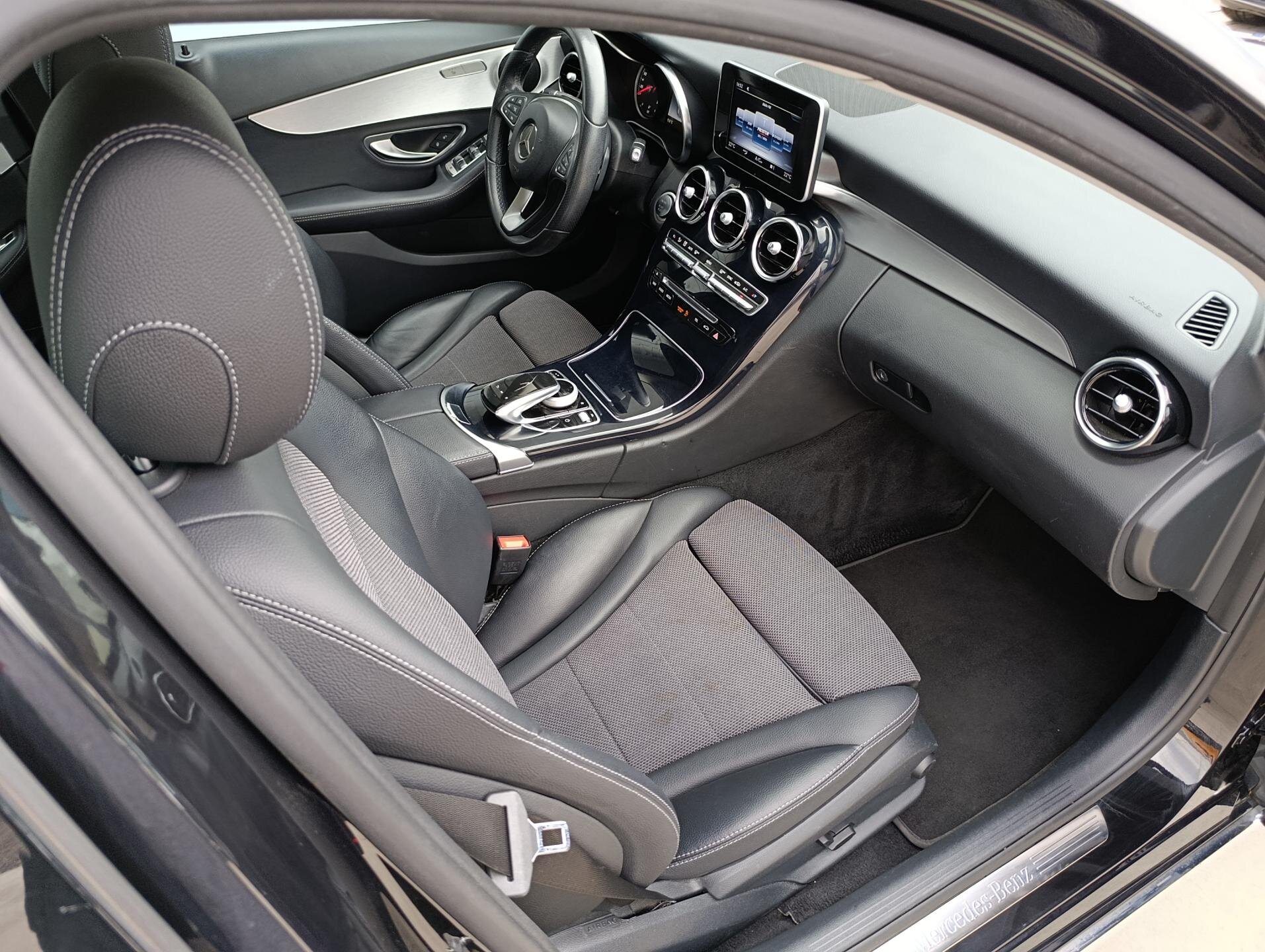 Mercedes-Benz Třídy C Sedan / Limuzína 2,1 l 125 kw