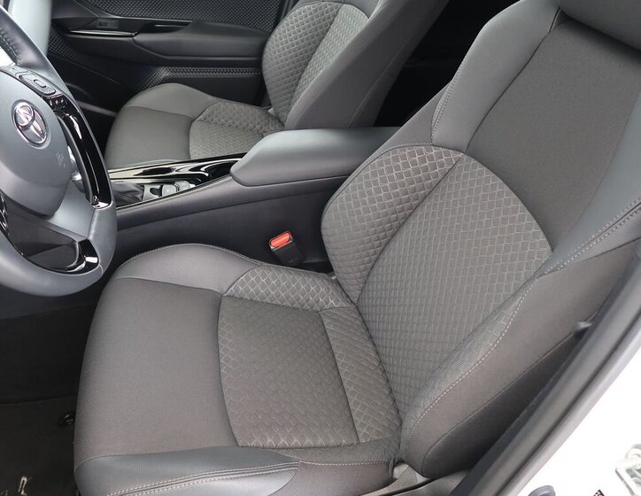 Toyota C-HR SUV 1,8 l 72 kw