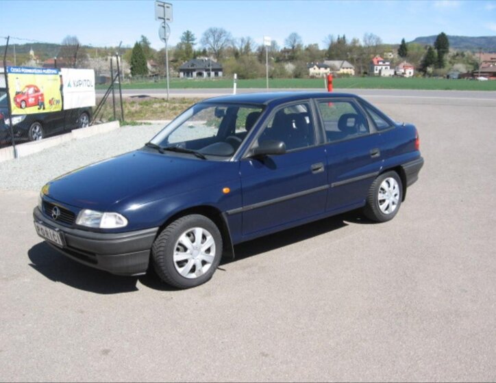 Opel Astra Sedan / Limuzína 1,4 l 44 kw