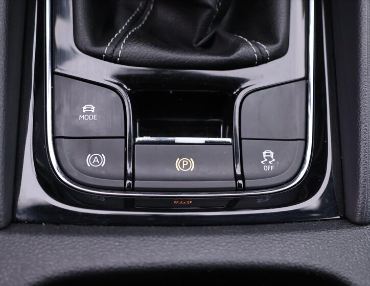 Škoda Karoq SUV / Terénní 1,5 l 110 kw